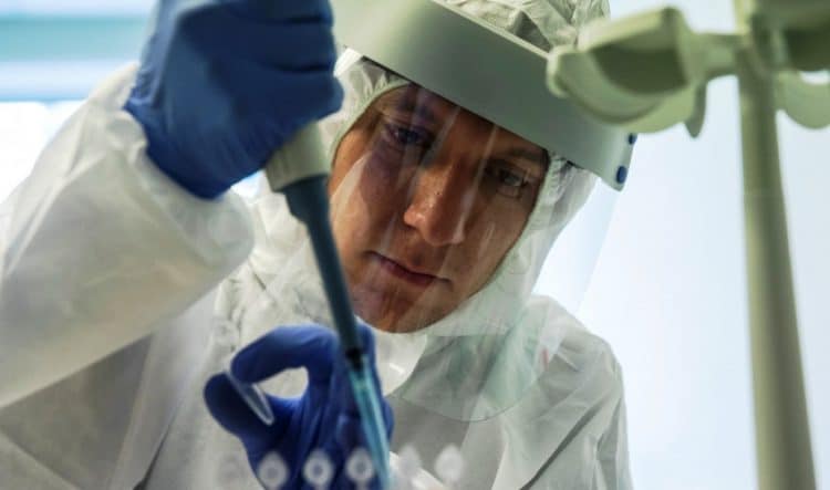 Κορωνοϊός: Τι λένε επιστήμονες για ρωσικό εμβόλιο «Σπούτνικ-5» – Εμφανίζεται αποτελεσματικό κατά 92%