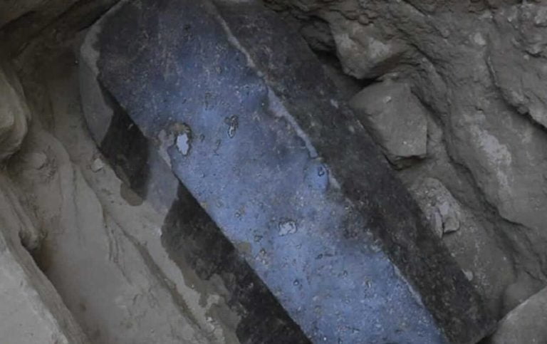 Βρέθηκε γιγάντια γρανιτένια σαρκοφάγος στην πόλη που μπορεί να βρίσκεται ο τάφος του Μ. Αλεξάνδρου -Οργίασαν οι φήμες