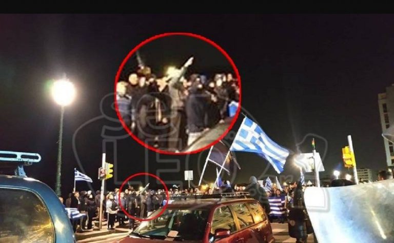 Διαδηλωτής χαιρετάει Ναζιστικά την ώρα του Εθνικού Ύμνου στη Θεσσαλονίκη