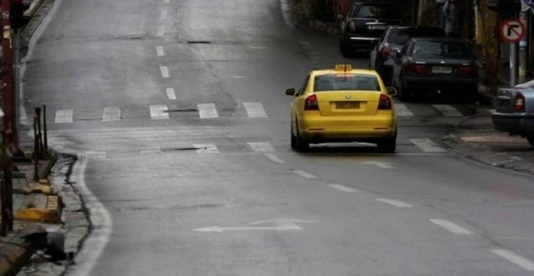 Κορονοϊός: Τριάντα ημέρες στο τιμόνι ενός ταξί στην καραντίνα εν μέσω πανδημίας