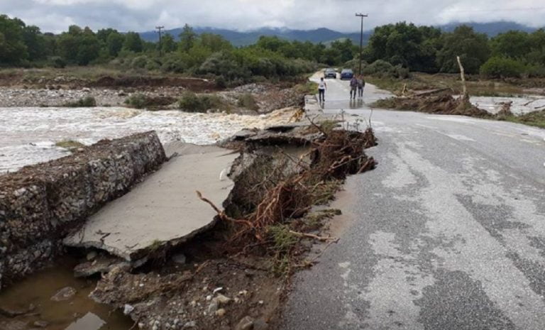 Σέρρες : Μεγάλες καταστροφές στην Βισαλτία -Έπεσαν γέφυρες και έκλεισαν δρόμοι από όγκους χωμάτων (φωτο & video)