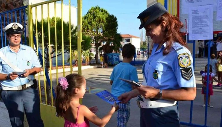 Σέρρες : Αγιασμός με… οδική ασφάλεια – Αστυνομικοί θα μοιράσουν φυλλάδια με συμβουλές κυκλοφοριακής αγωγής για μαθητές