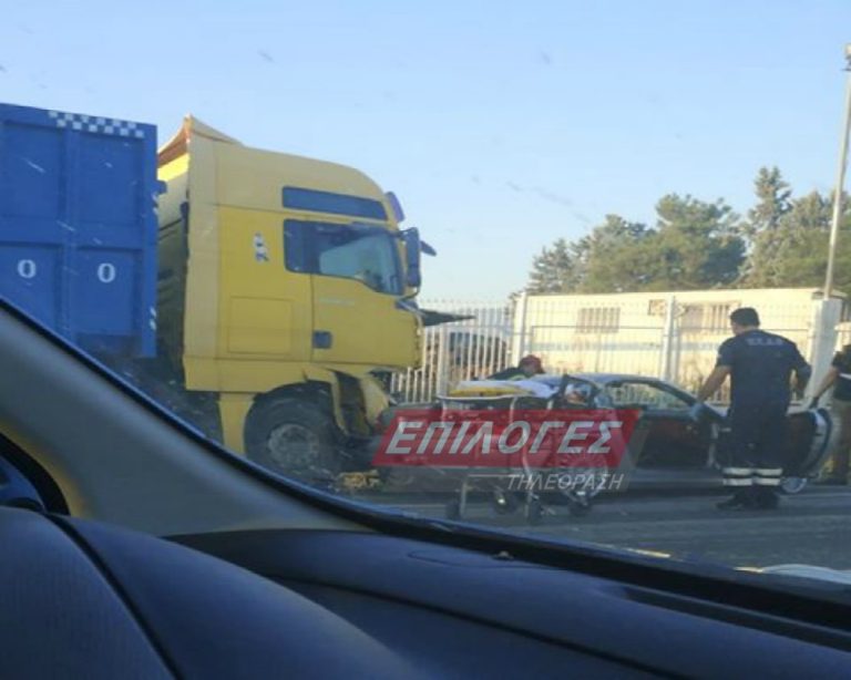 Σέρρες: Φορτηγό συγκρούστηκε με ΙΧ στην διασταύρωση Μητρουσίου(φωτο)