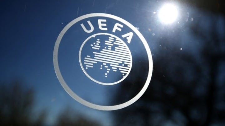 UEFA: Άρει τα υποχρεωτικά τεστ σε εμβολιασμένους παίκτες ή σε πρόσφατα αναρρώσαντες