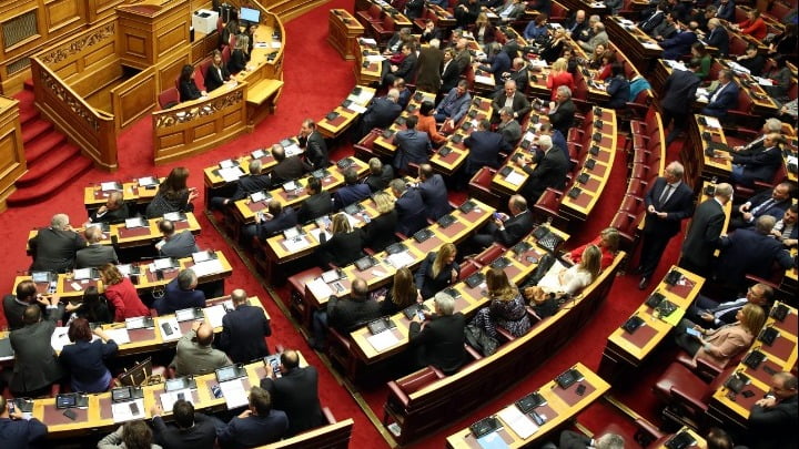 Πρόταση νόμου από το ΚΚΕ με «μέτρα ανακούφισης της λαϊκής οικογένειας από τα χρέη»