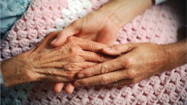 Συρροή κρουσμάτων σε γηροκομείο στη Νίκαια – Στο “Τζάνειο” δύο ηλικιωμένοι