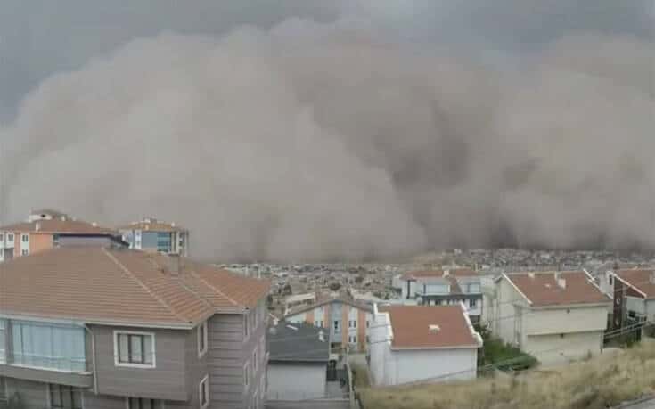 Εντυπωσιακές εικόνες από σπάνια αμμοθύελλα που «σκέπασε» την Άγκυρα (video)