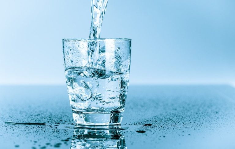 Το νερό βοηθάει στο αδυνάτισμα;