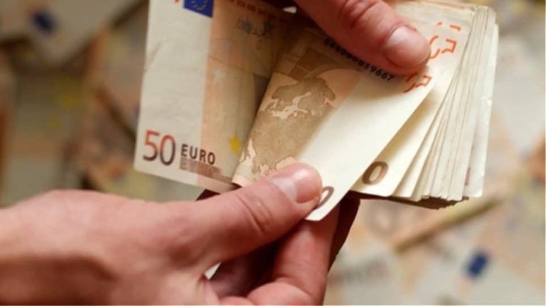Επίδομα 534 ευρώ: Πληρωμές σε 76.508 δικαιούχους την Παρασκευή – Ποιους αφορά