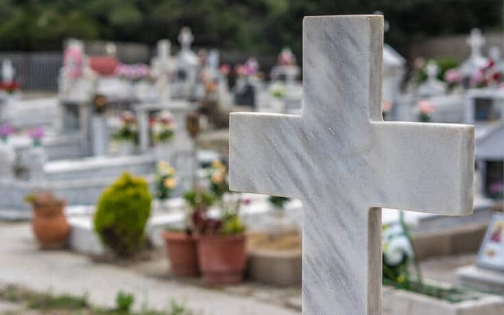 Νεκροθάφτης μετά την κηδεία πήγε να διαρρήξει… το σπίτι του νεκρού