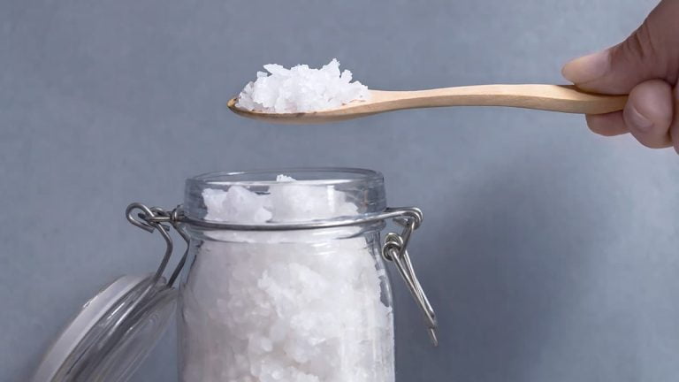 Αλάτι: Νόστιμες και υγιεινές επιλογές για να το περιορίσουμε στη διατροφή μας (φωτο)