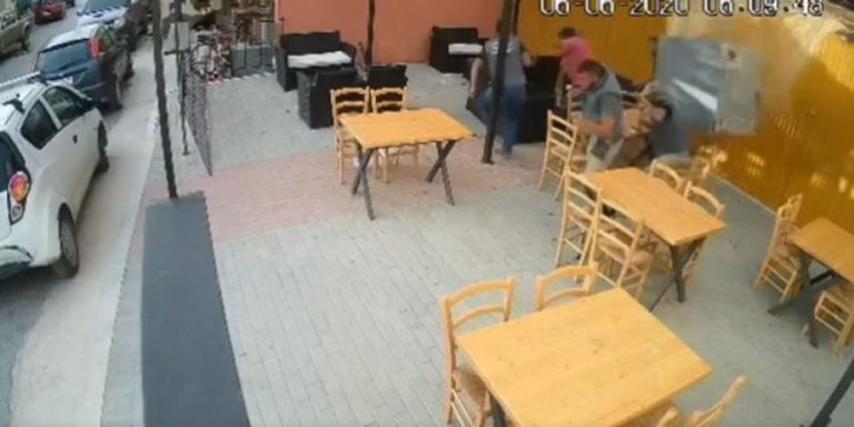 Παρ’ ολίγον τραγωδία: Έπεσε ντεπόζιτο σε καφενείο στην Κρήτη (video)