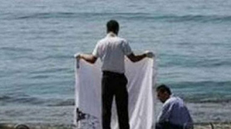 Τραγωδία στην Ν. Καλλικράτεια Χαλκιδικής-Πνίγηκε ξένος τουρίστας ενώ κολυμπούσε