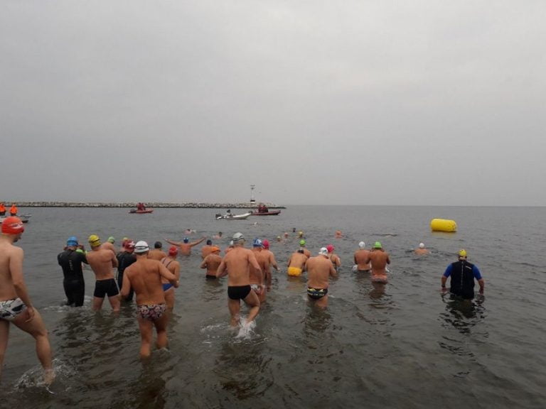 Θεσσαλονίκη: 40 χειμερινοί κολυμβητές συμμετείχαν στην “Παλίρροια 2020”