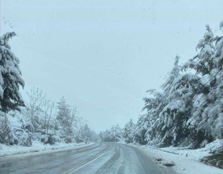 Σε κλοιό χιονιά η Ελλάδα – Με χιονοκαταιγίδες η κορύφωση της κακοκαιρίας «Ελπίδα»