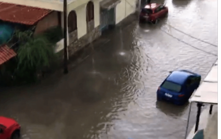 Πλημμύρισε και πάλι η Χρυσούπολη-Αναφορές για ανεμοστρόβιλο στη Νέα Καρβάλη [φωτογραφίες]