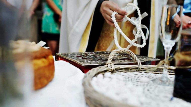“Μαϊμού” ιερείς πάντρευαν ζευγάρια σε κτήμα στην Αττική – Άκυροι περισσότεροι από 50 γάμοι