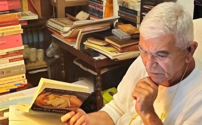 Πέθανε στα 69 του ο συγγραφέας, ποιητής και δημοσιογράφος Άγγελος Πετρουλάκης