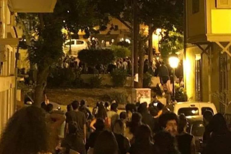 Θεσσαλονίκη: Ένταση κατά την εκκένωση πλατείας στην Άνω Πόλη από δυνάμεις των ΜΑΤ