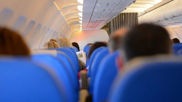 Χαμός σε πτήση από Ρόδο για Αθήνα – Επεισόδιο με επιβάτη που δεν φορούσε μάσκα