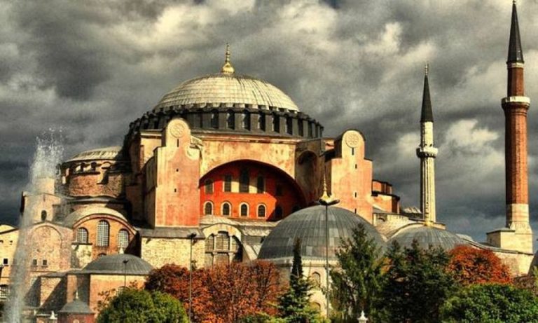 Τουρκικός Τύπος: Δικαστήριο μπορεί να μετατρέψει την Αγία Σοφία σε τζαμί