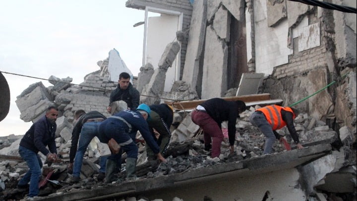 Έξι νεκροί από την ισχυρή σεισμική δόνηση των 6,4 Ρίχτερ στην Αλβανία