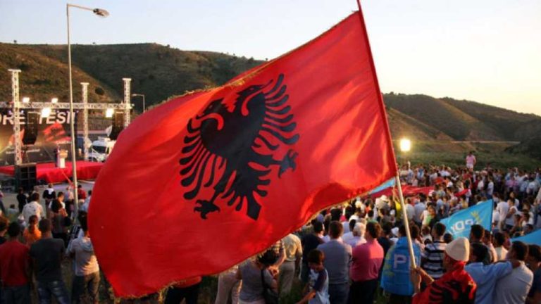 Αλβανία: Ένας νεκρός και δεκάδες τραυματίες σε έφοδο της αστυνομίας σε καταυλισμό εξόριστων Ιρανών