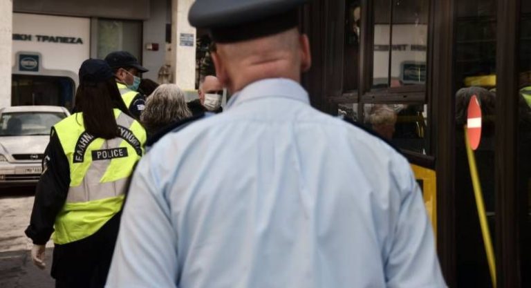 Πάτρα: Αστυνομικός «έριξε» πρόστιμο σε συνάδελφό του επειδή δεν φορούσε μάσκα