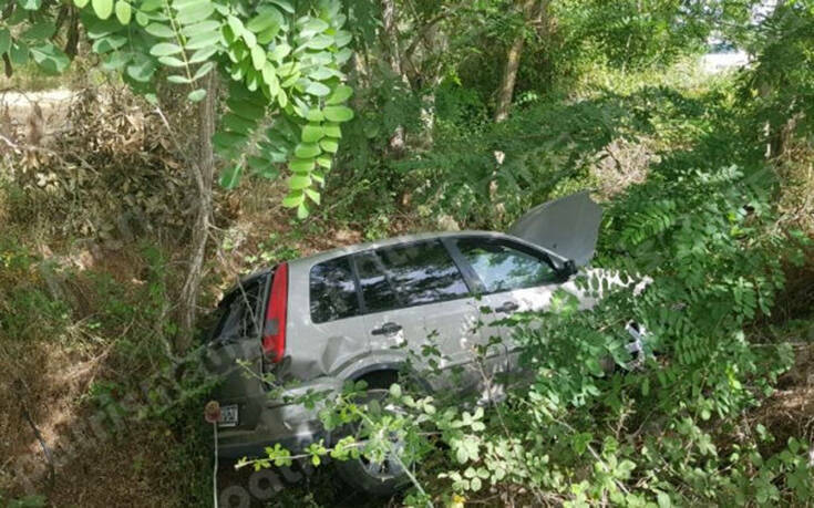 Αυτοκίνητο έπεσε σε γκρεμό στην Ηλεία – Με λίγες γρατζουνιές γλίτωσε η οδηγός (φωτο)