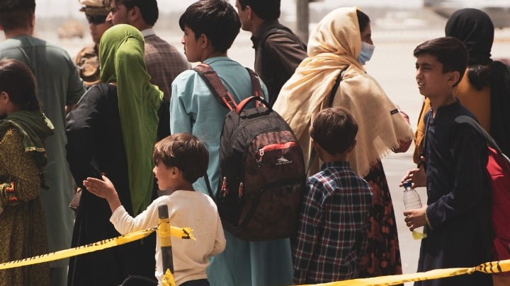 Διεθνής Αμνηστία: Έκκληση προς τις κυβερνήσεις για ανθρωπιστικές βίζες σε Αφγανούς