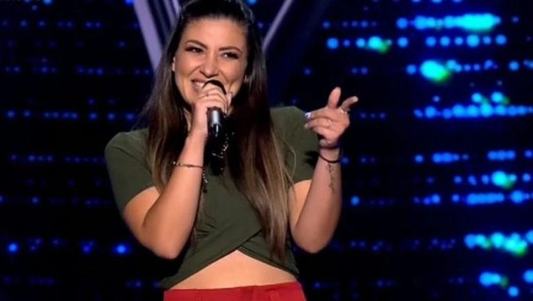 The Voice: Η Σερραία Βίκυ Καψάλη ανέβηκε στη σκηνή και τρέλανε σε δευτερόλεπτα τον Μουζουράκη