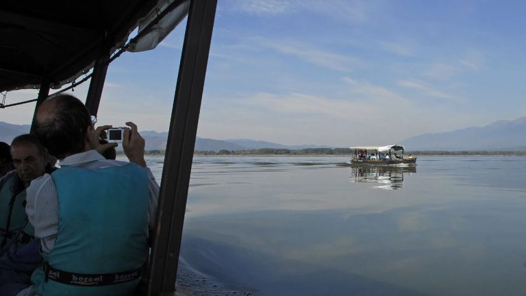 Σέρρες: Βαρκάδα στην πανέμορφη λίμνη της Κερκίνης -video