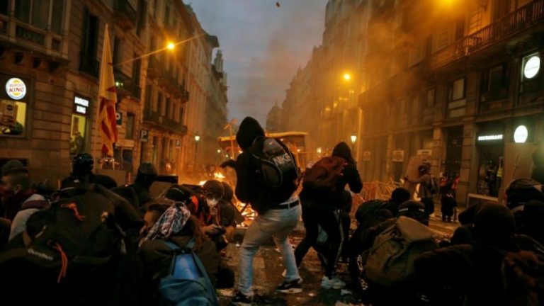 Βαρκελώνη: 182 τραυματίες – Διαπραγμάτευση ζητά ο ηγέτης της Καταλονίας
