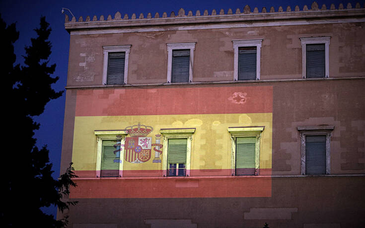 Βουλή φωταγωγήθηκε με τα χρώματα της ισπανικής σημαίας 1