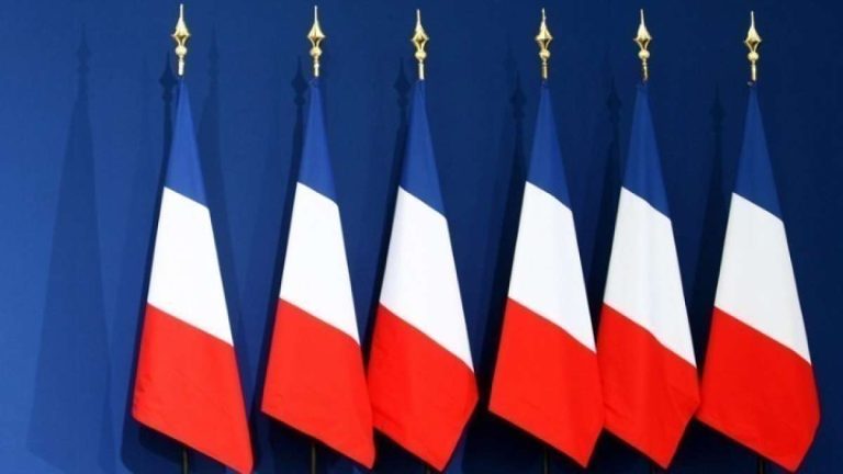 Η Γαλλία αναλαμβάνει την προεδρία της ΕΕ τρεις μήνες πριν από τις προεδρικές εκλογές
