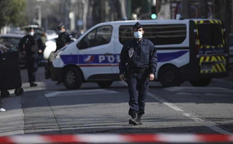 Γαλλία: Επίθεση με μαχαίρι κατά αστυνομικού