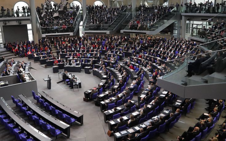 Φόβοι για μεγάλη πολιτική αναστάτωση στη Γερμανία εάν αποχωρήσει πρόωρα η Μέρκελ