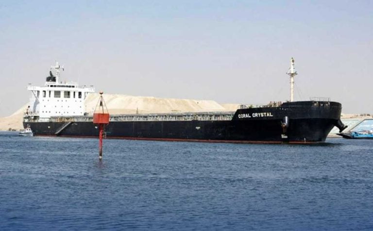 Διώρυγα του Σουέζ: Πλοίο μπλόκαρε προσωρινά την κίνηση (φωτο)