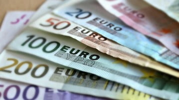 Στη «Διαύγεια» οι υπουργικές αποφάσεις για τη χορήγηση εφάπαξ οικονομικής ενίσχυσης, ύψους 1.000 ευρώ