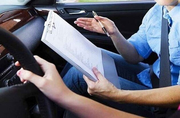 ΕΛ.ΑΣ.: Υποψήφιος απαντούσε με «ψείρα» στις εξετάσεις για δίπλωμα οδήγησης