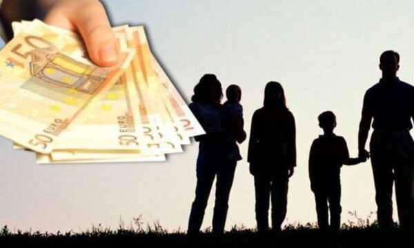 Επίδομα παιδιού: Πότε θα δοθεί η επόμενη δόση, τι ισχύει για όσους δεν έχουν προπληρωμένη κάρτα