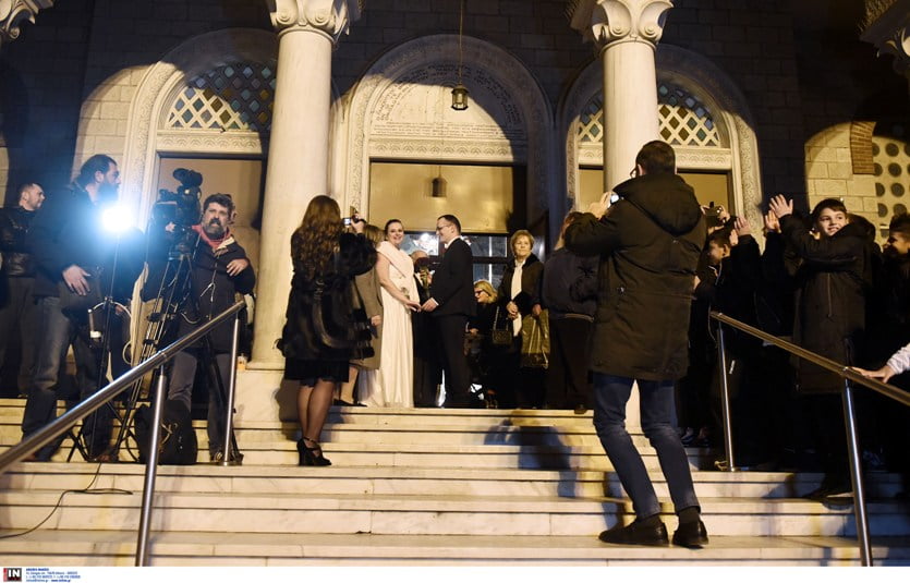 Ζευγάρι παντρεύτηκε την ώρα της συγκέντρωσης των οπαδών του ΠΑΟΚ1