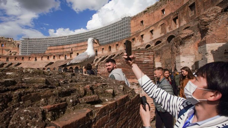 Η Ιταλία «σφραγίζει» θέατρα, κινηματογράφους και μουσεία λόγω κορωνοϊού