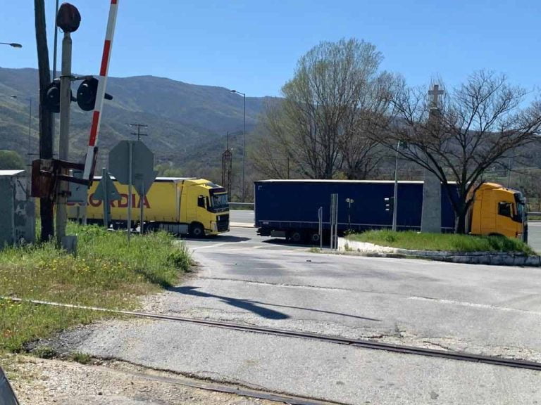 Η παράνομη σύνδεση του επαρχιακού δρόμου Αγκίστρου- Σερρών με την εθνική οδό θέτουν την ζωή των κατοίκων σε κίνδυνο