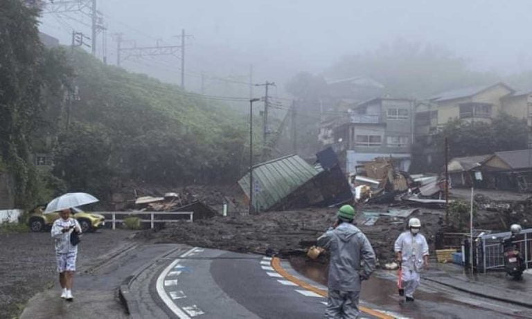 Θεομηνία στην Ιαπωνία – Οι καταρρακτώδεις βροχές προκάλεσαν κατολισθήσεις – Φόβοι για νεκρούς (φωτο)