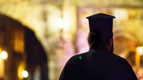«Μαϊμού» έρανοι από ιερέα: Χιλιάδες ευρώ τα κέρδη