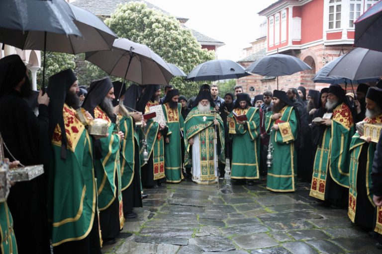 Άγιον Όρος: Αγρυπνία για την πανδημία του κορωνοϊού στην Ιερά Μονή Βατοπαιδίου (φωτο)