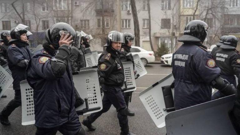 Καζακστάν: Δώδεκα νεκροί και 353 τραυματίες στους κόλπους των δυνάμεων της τάξης