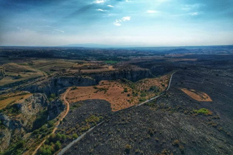 Σέρρες: Καμμένη γη στο σπήλαιο Αλιστράτης από Drone