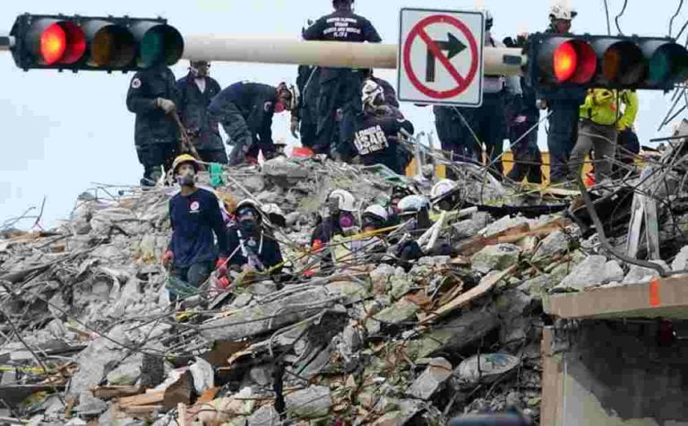 Κατάρρευση κτιρίου στo Μαϊάμι: Σβήνουν οι ελπίδες για τον εντοπισμό επιζώντων (φωτο)